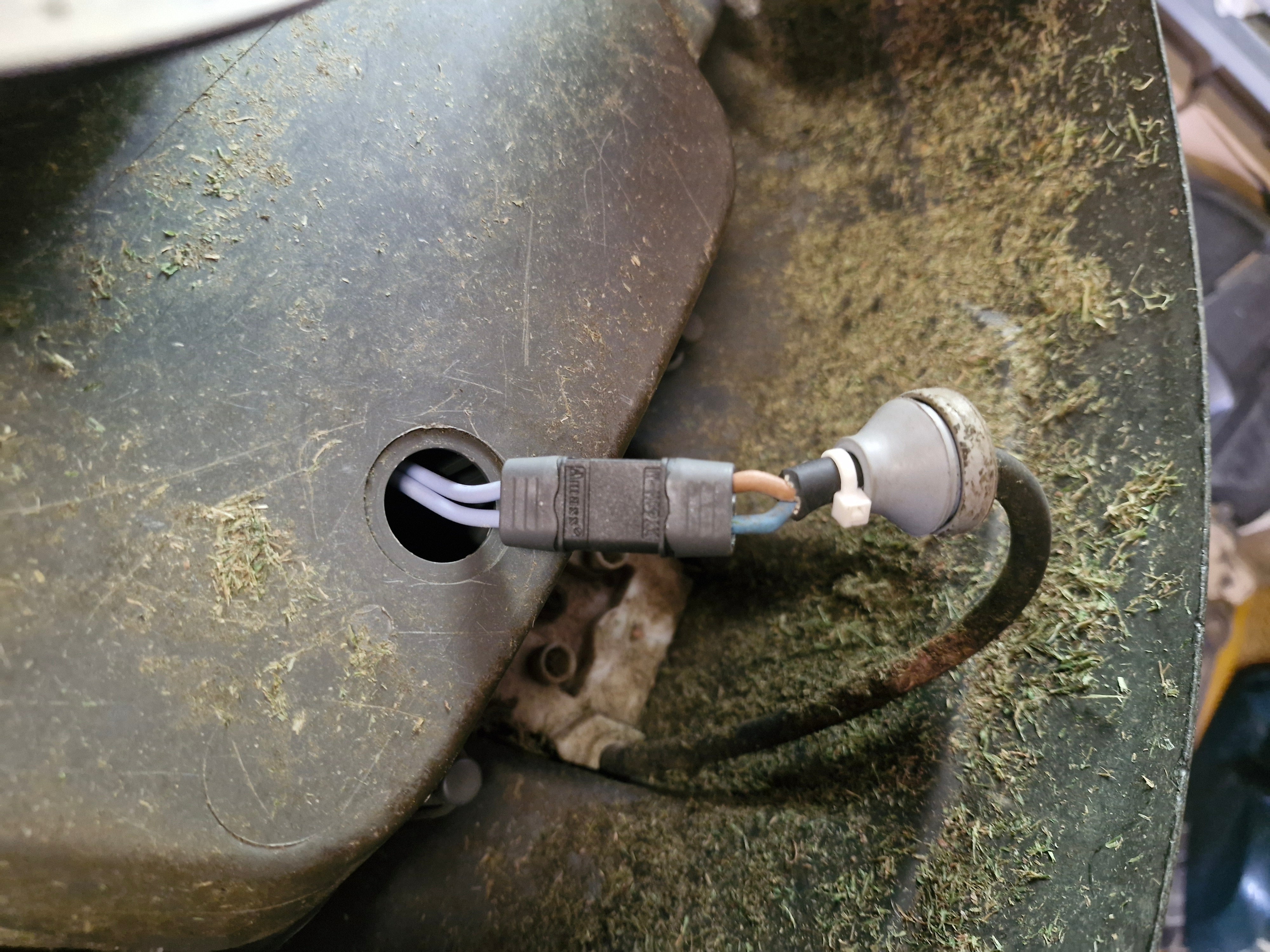 Improved wiring charging connector with stainless steel screw without charging plate 420 430X 440 450X 520 550