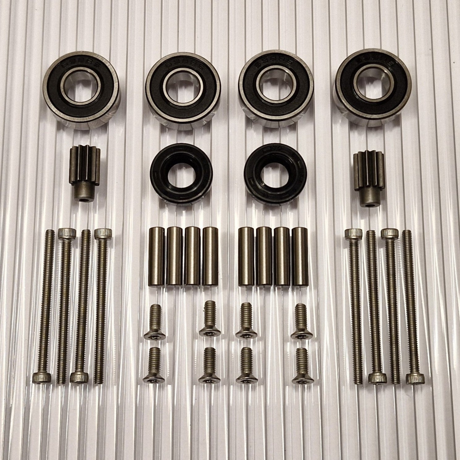 Repair kit for Husqvarna Automower 320 420 430X 440 450X 520 550 wheel motorwith 8X planetary gears and sealsRepair kit for 320 420 430X 440 450X 520 550 wheel motor with seals